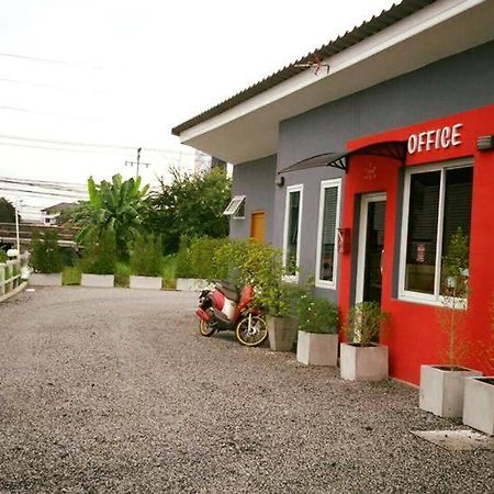 Love Box Resort Bangkok Exterior photo